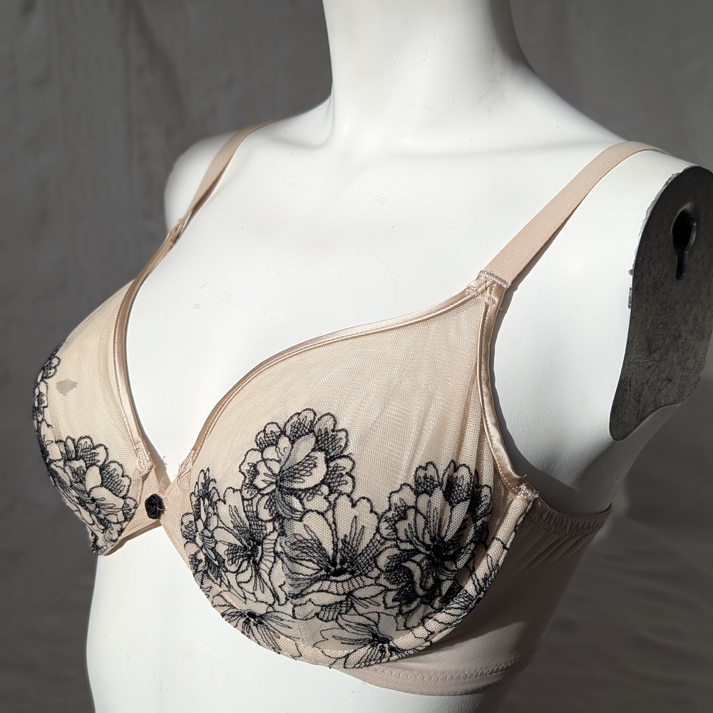 Wacoal Floral Embroidered Bra - Black and Cream
